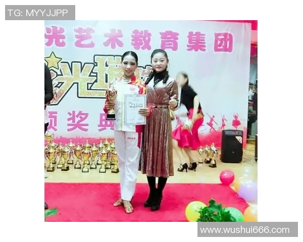 玉足传奇之星光璀璨：球场上的巨星与荣耀时刻解析