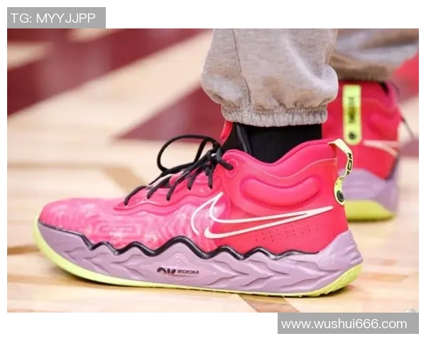 足球明星粉色战靴引领潮流风尚 突破传统设计展现独特魅力